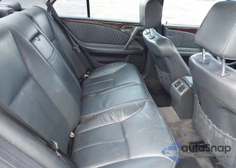 1999 Mercedes-Benz E 320 z USA, uszkodzony, nr VIN WDBJF65H2XA921188